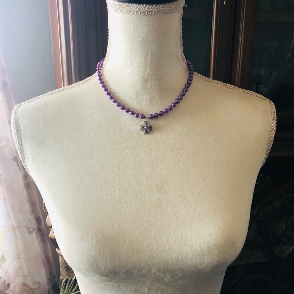 Handcrafted repurpose stone Maltese cross pendant Czech glass Pearl necklace - Picture 5 of 10